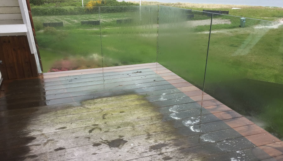 rensning_af_terrasse2_foer Rens af træterasse i Aarhus