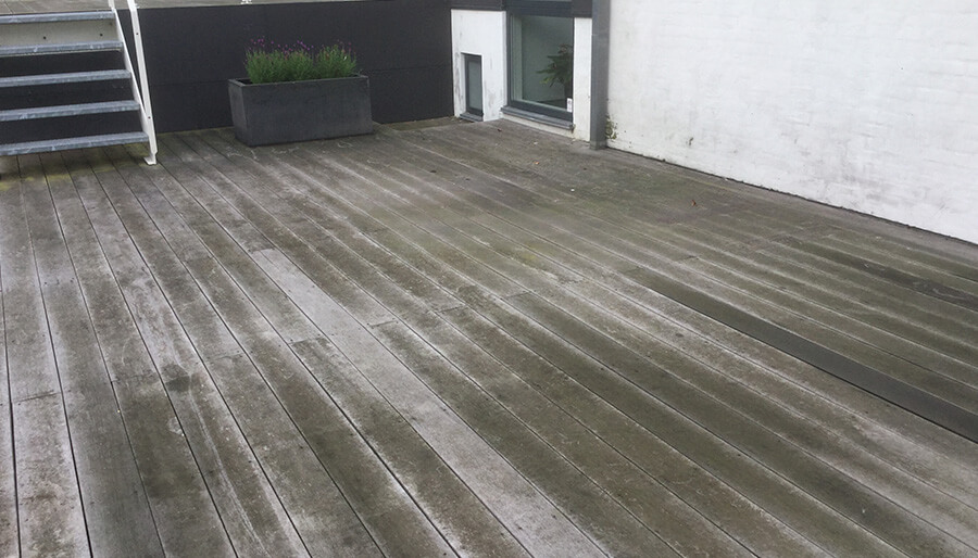 rensnins_af_traeterrasse4_foer Rens af træterasse i Aarhus
